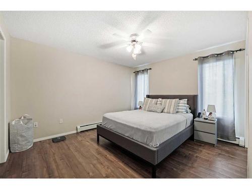 #-3318 Tuscarora Manor Nw, Calgary, AB - Indoor Photo Showing Bedroom