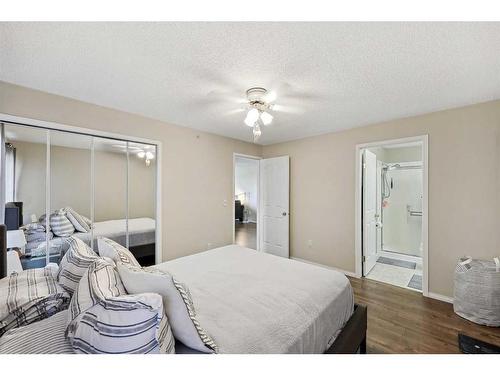 #-3318 Tuscarora Manor Nw, Calgary, AB - Indoor Photo Showing Bedroom