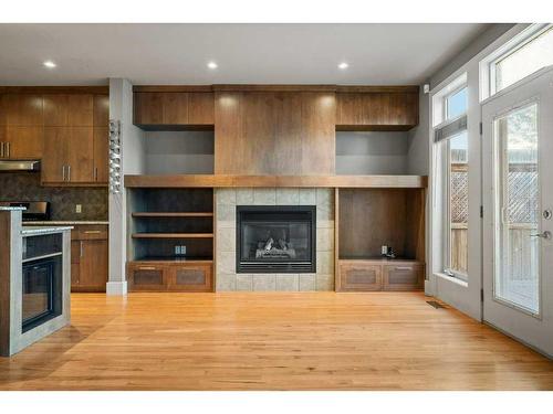 524 30 Street Nw, Calgary, AB - Indoor With Fireplace