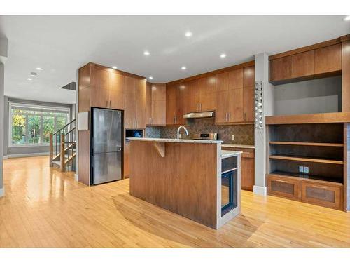 524 30 Street Nw, Calgary, AB - Indoor Photo Showing Kitchen