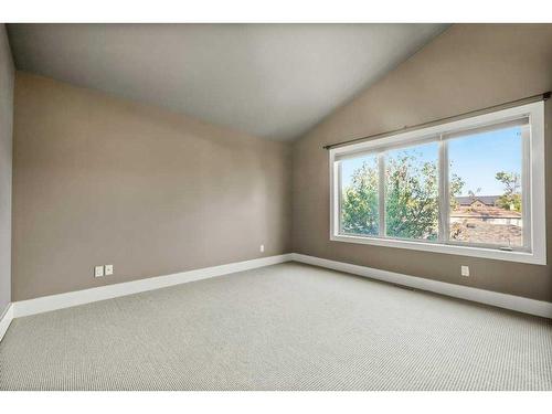 524 30 Street Nw, Calgary, AB - Indoor Photo Showing Other Room