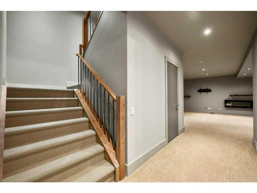 524 30 Street Nw, Calgary, AB - Indoor Photo Showing Other Room