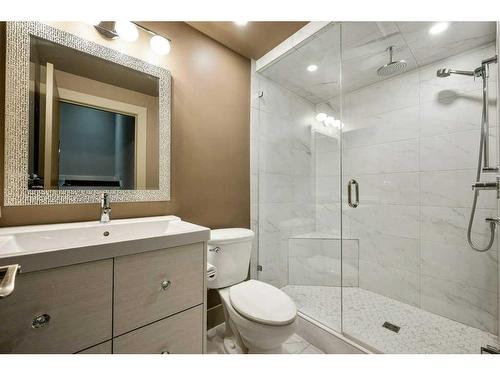 524 30 Street Nw, Calgary, AB - Indoor Photo Showing Bathroom