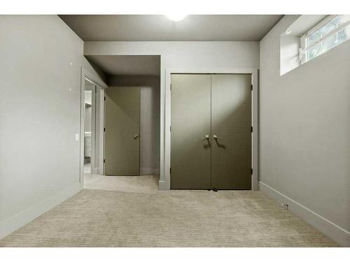 524 30 Street Nw, Calgary, AB - Indoor Photo Showing Other Room