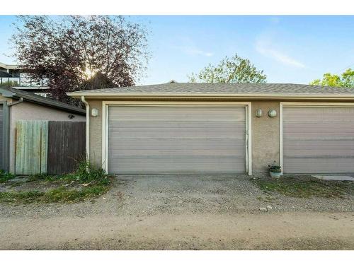 524 30 Street Nw, Calgary, AB - Outdoor