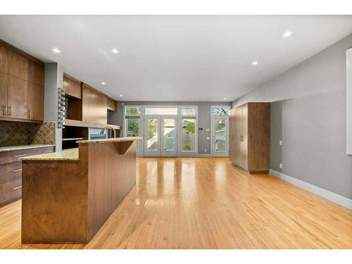 524 30 Street Nw, Calgary, AB - Indoor Photo Showing Kitchen