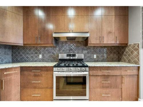 524 30 Street Nw, Calgary, AB - Indoor Photo Showing Kitchen