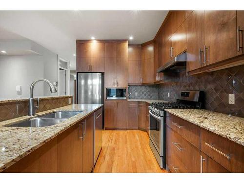 524 30 Street Nw, Calgary, AB - Indoor Photo Showing Kitchen With Stainless Steel Kitchen With Double Sink With Upgraded Kitchen