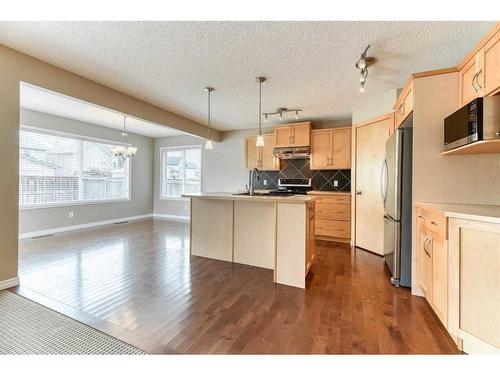 322 Cranfield Gardens Se, Calgary, AB - Indoor Photo Showing Kitchen