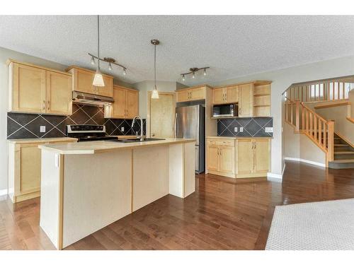 322 Cranfield Gardens Se, Calgary, AB - Indoor Photo Showing Kitchen