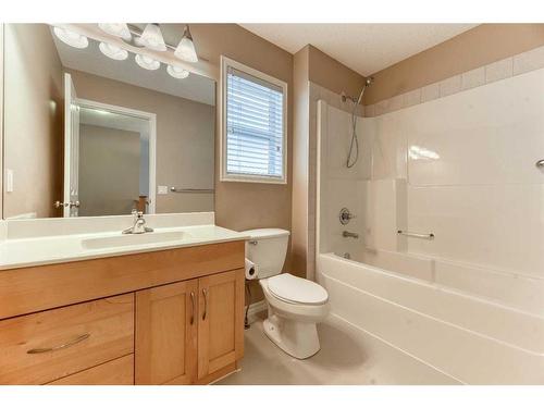 322 Cranfield Gardens Se, Calgary, AB - Indoor Photo Showing Bathroom