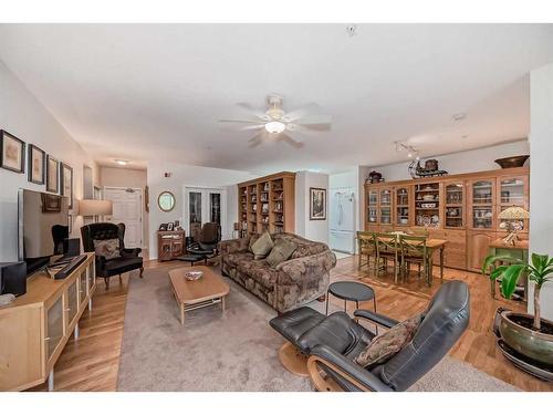 304-2134 Kensington Road Nw, Calgary, AB - Indoor Photo Showing Living Room