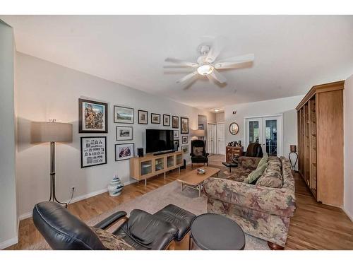 304-2134 Kensington Road Nw, Calgary, AB - Indoor Photo Showing Living Room