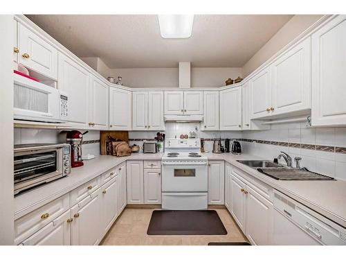 304-2134 Kensington Road Nw, Calgary, AB - Indoor Photo Showing Kitchen