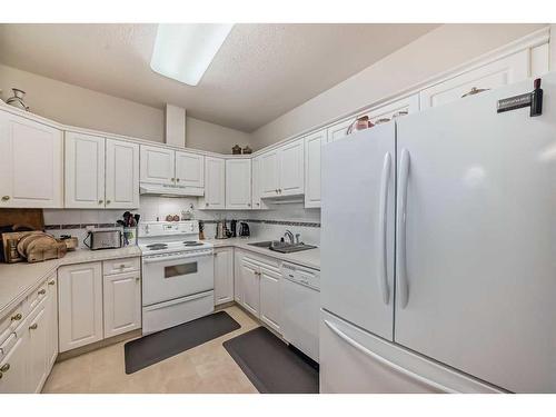 304-2134 Kensington Road Nw, Calgary, AB - Indoor Photo Showing Kitchen