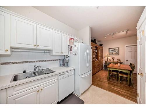 304-2134 Kensington Road Nw, Calgary, AB - Indoor Photo Showing Kitchen With Double Sink