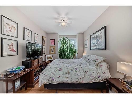 304-2134 Kensington Road Nw, Calgary, AB - Indoor Photo Showing Bedroom