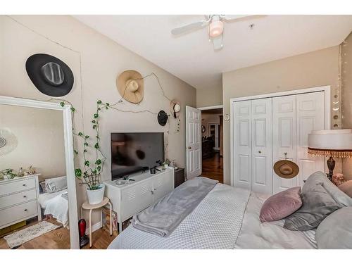 304-2134 Kensington Road Nw, Calgary, AB - Indoor Photo Showing Bedroom