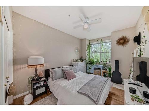 304-2134 Kensington Road Nw, Calgary, AB - Indoor Photo Showing Bedroom