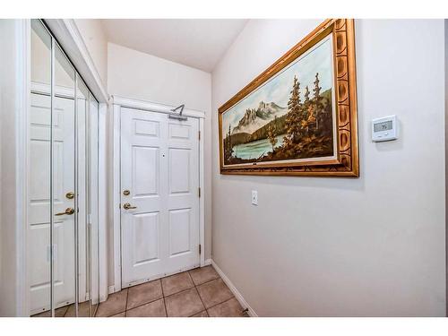 304-2134 Kensington Road Nw, Calgary, AB - Indoor Photo Showing Other Room