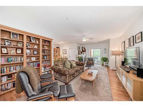 304-2134 Kensington Road Nw, Calgary, AB - Indoor Photo Showing Living Room