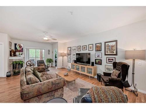 304-2134 Kensington Road Nw, Calgary, AB - Indoor Photo Showing Living Room