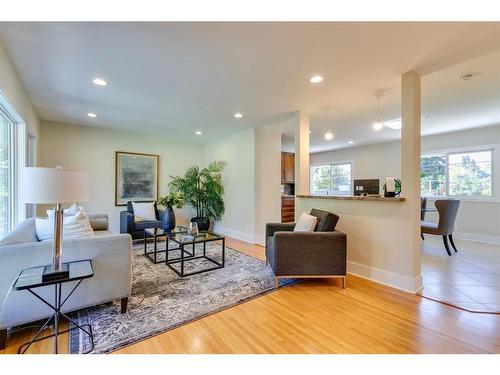 307 Simons Road Nw, Calgary, AB - Indoor Photo Showing Living Room