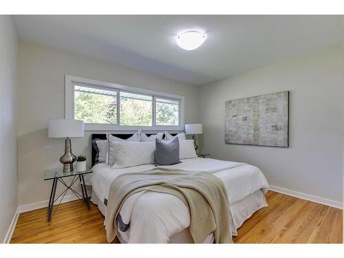 307 Simons Road Nw, Calgary, AB - Indoor Photo Showing Bedroom