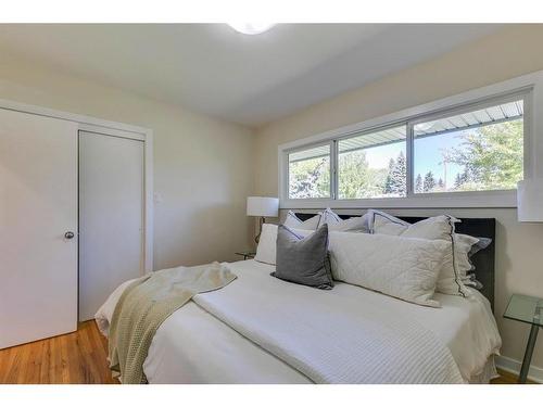 307 Simons Road Nw, Calgary, AB - Indoor Photo Showing Bedroom