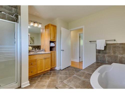 307 Simons Road Nw, Calgary, AB - Indoor Photo Showing Bathroom