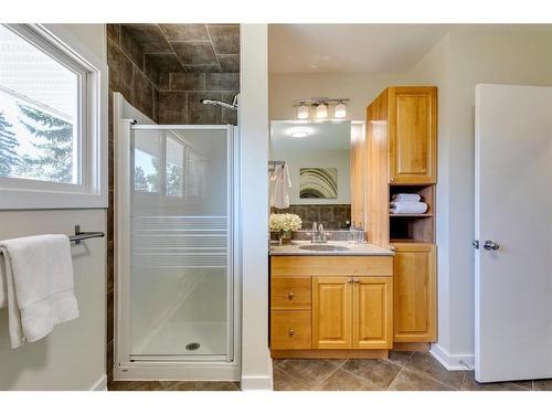 307 Simons Road Nw, Calgary, AB - Indoor Photo Showing Bathroom