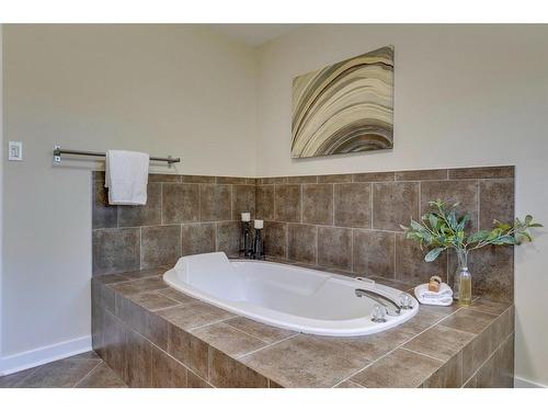 307 Simons Road Nw, Calgary, AB - Indoor Photo Showing Bathroom