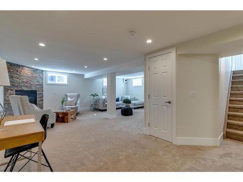 307 Simons Road Nw, Calgary, AB - Indoor