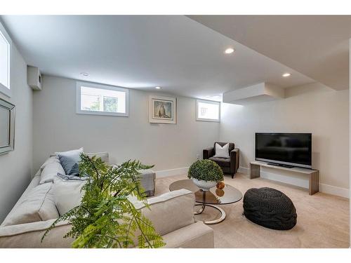 307 Simons Road Nw, Calgary, AB - Indoor