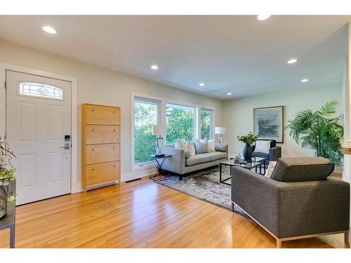 307 Simons Road Nw, Calgary, AB - Indoor Photo Showing Living Room