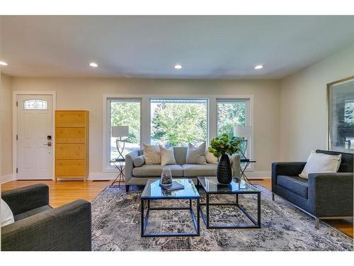 307 Simons Road Nw, Calgary, AB - Indoor Photo Showing Living Room