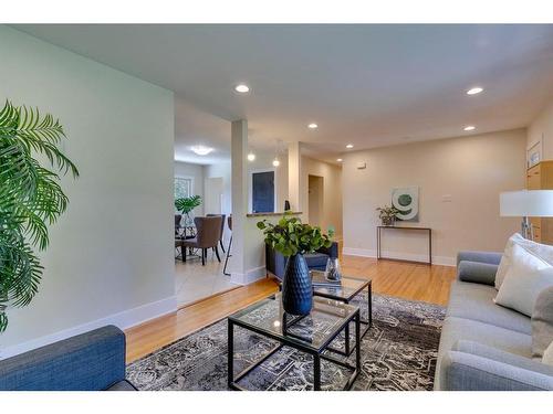 307 Simons Road Nw, Calgary, AB - Indoor Photo Showing Living Room