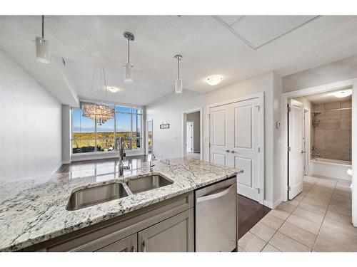 1206-16 Varsity Estates Circle Nw, Calgary, AB - Indoor Photo Showing Kitchen With Double Sink