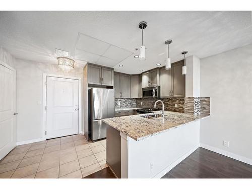 1206-16 Varsity Estates Circle Nw, Calgary, AB - Indoor Photo Showing Kitchen With Double Sink With Upgraded Kitchen