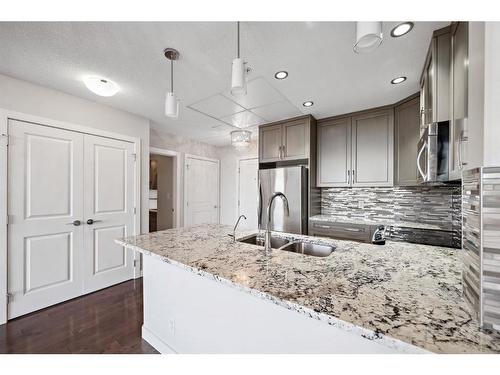 1206-16 Varsity Estates Circle Nw, Calgary, AB - Indoor Photo Showing Kitchen With Double Sink With Upgraded Kitchen