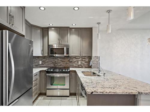 1206-16 Varsity Estates Circle Nw, Calgary, AB - Indoor Photo Showing Kitchen With Double Sink With Upgraded Kitchen