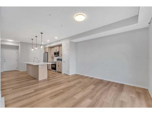 311-80 Carrington Plaza Nw, Calgary, AB - Indoor Photo Showing Kitchen