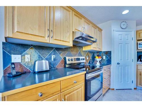 130 Valley Stream Circle Nw, Calgary, AB - Indoor Photo Showing Kitchen