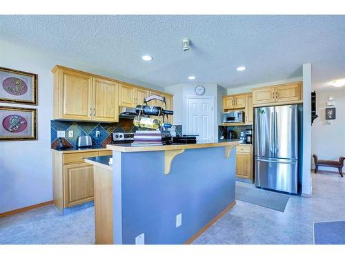 130 Valley Stream Circle Nw, Calgary, AB - Indoor Photo Showing Kitchen