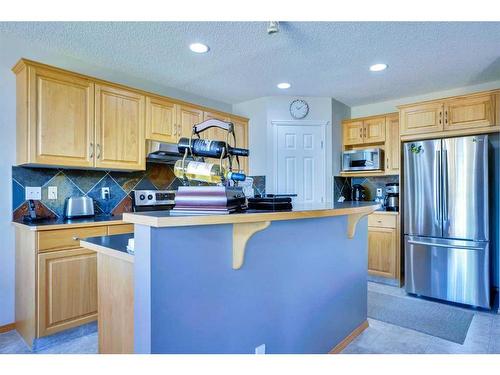 130 Valley Stream Circle Nw, Calgary, AB - Indoor Photo Showing Kitchen