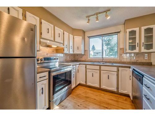 4 Edgedale Court Nw, Calgary, AB - Indoor Photo Showing Kitchen With Stainless Steel Kitchen With Double Sink