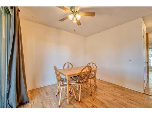 4 Edgedale Court Nw, Calgary, AB - Indoor Photo Showing Dining Room