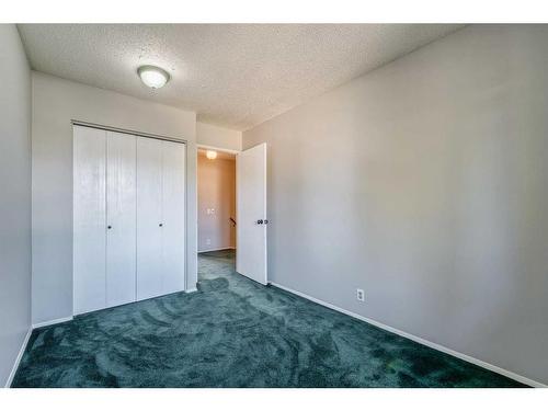 4 Edgedale Court Nw, Calgary, AB - Indoor Photo Showing Other Room