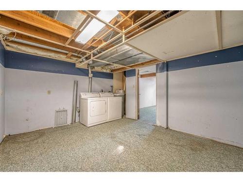 4 Edgedale Court Nw, Calgary, AB - Indoor Photo Showing Basement