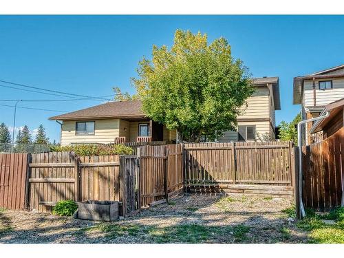 4 Edgedale Court Nw, Calgary, AB - Outdoor